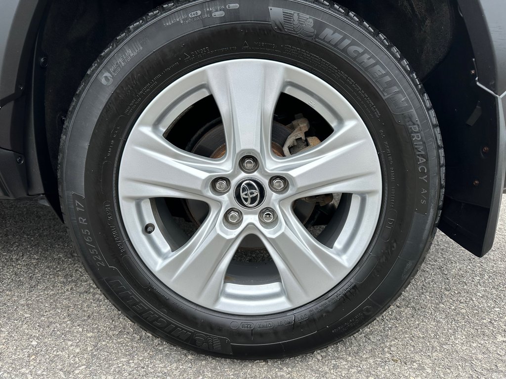 2019 Toyota RAV4 XLE in Charlemagne, Quebec - 5 - w1024h768px
