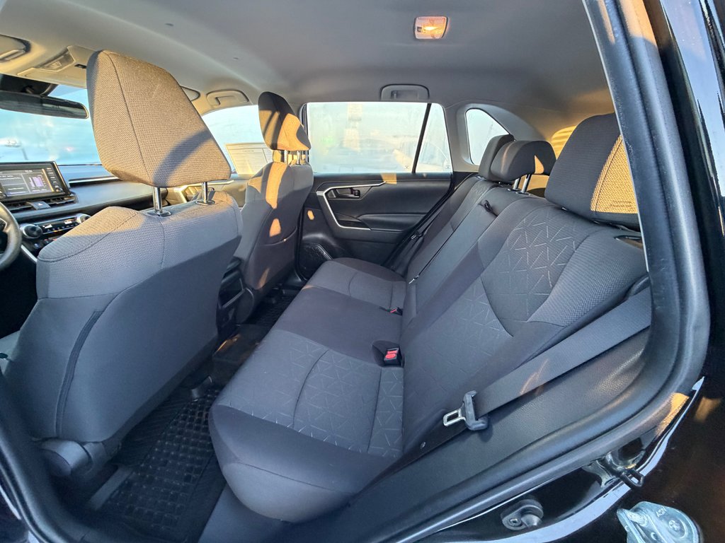 Toyota RAV4 LE 2021 à Charlemagne, Québec - 8 - w1024h768px