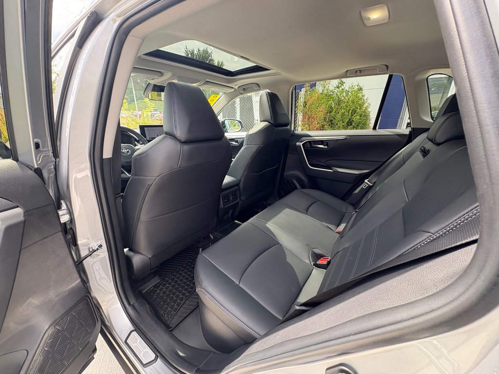 2024 Toyota RAV4 HYBRID XLE PREMIUM, BANC CHAUFFANT,CAMÉRA DE RECUL in Charlemagne, Quebec - 9 - w1024h768px