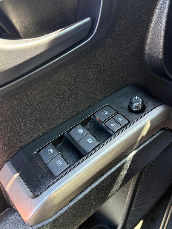 Toyota Tacoma SR5,4X4,SUSPENSION TRD,CAMÉRA DE RECUL 2023 à Charlemagne, Québec - 30 - w1024h768px