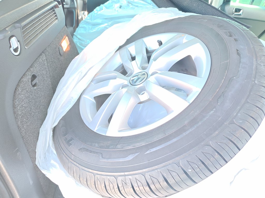 Volkswagen Tiguan Trendline 2017 à Charlemagne, Québec - 8 - w1024h768px