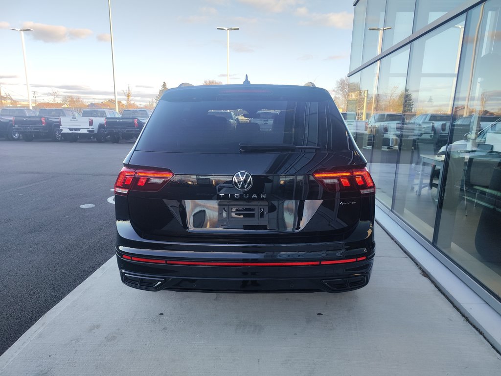 Tiguan Comfortline R-Line Black Edition 2023 à Charlemagne, Québec - 5 - w1024h768px