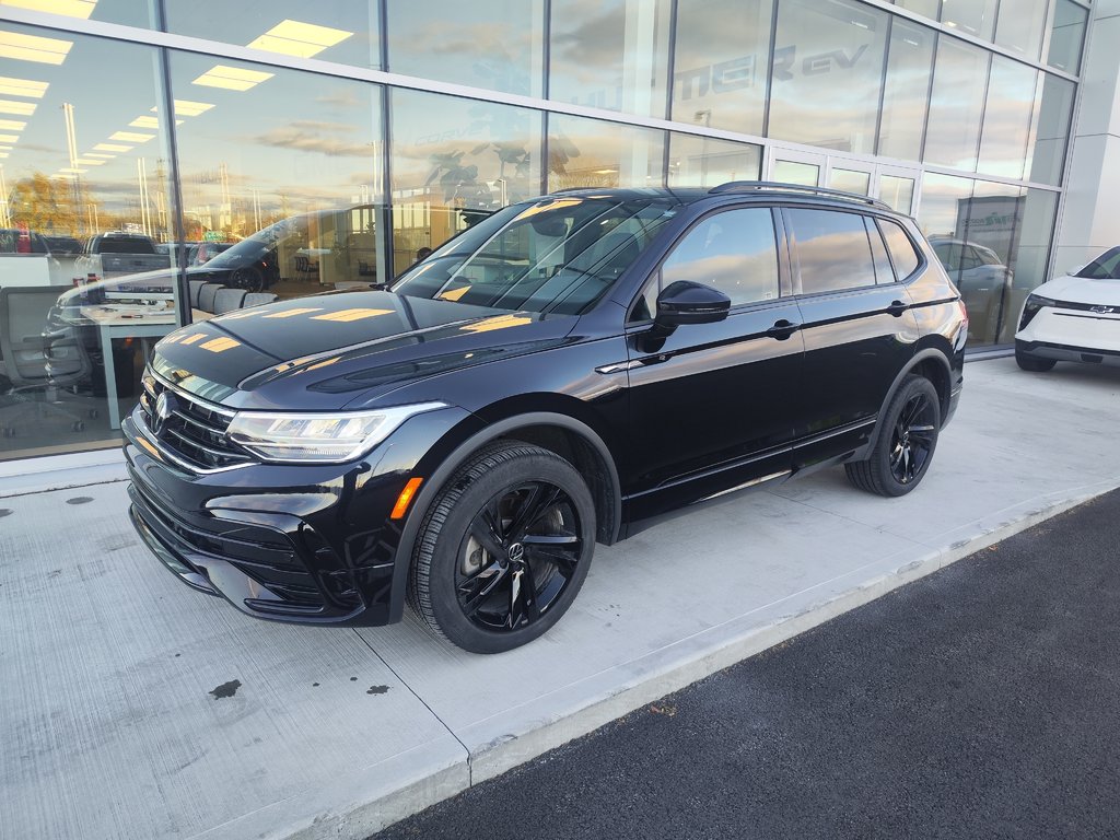 Tiguan Comfortline R-Line Black Edition 2023 à Charlemagne, Québec - 1 - w1024h768px