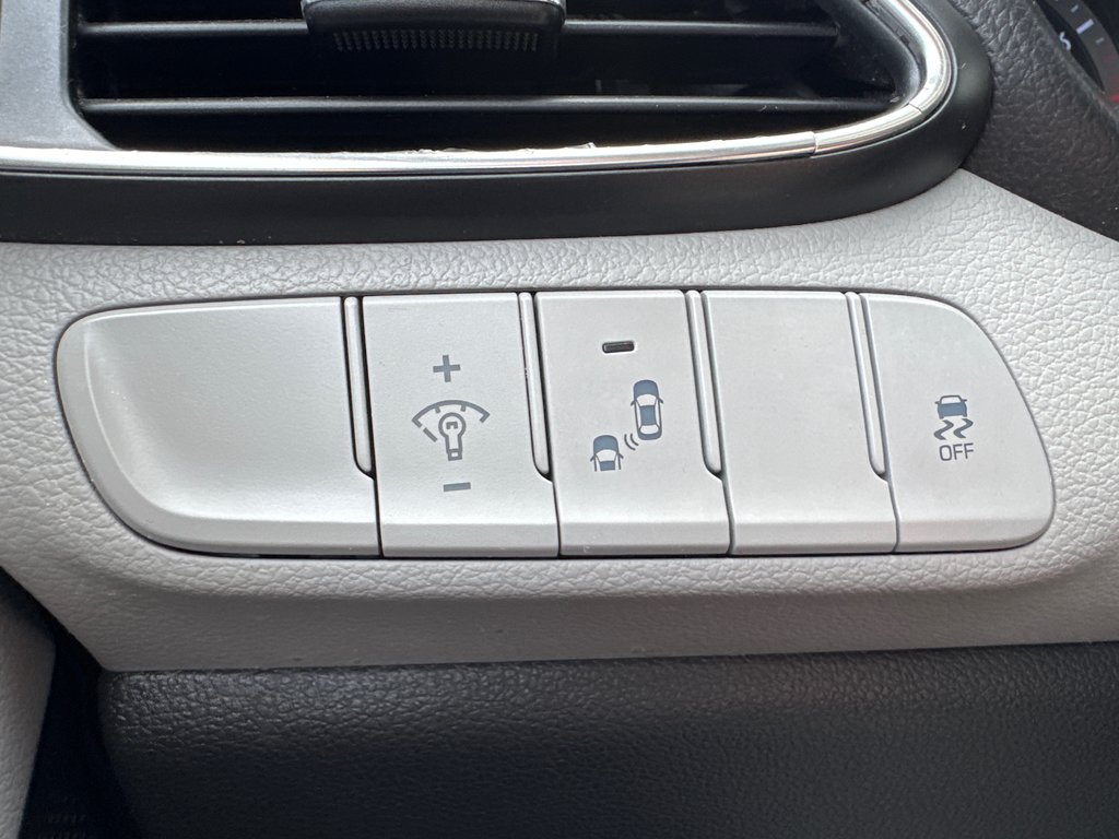 2018 Hyundai Elantra GT GL in Miramichi, New Brunswick - 11 - w1024h768px