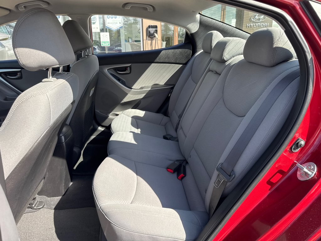 2013 Hyundai Elantra GL in Miramichi, New Brunswick - 8 - w1024h768px