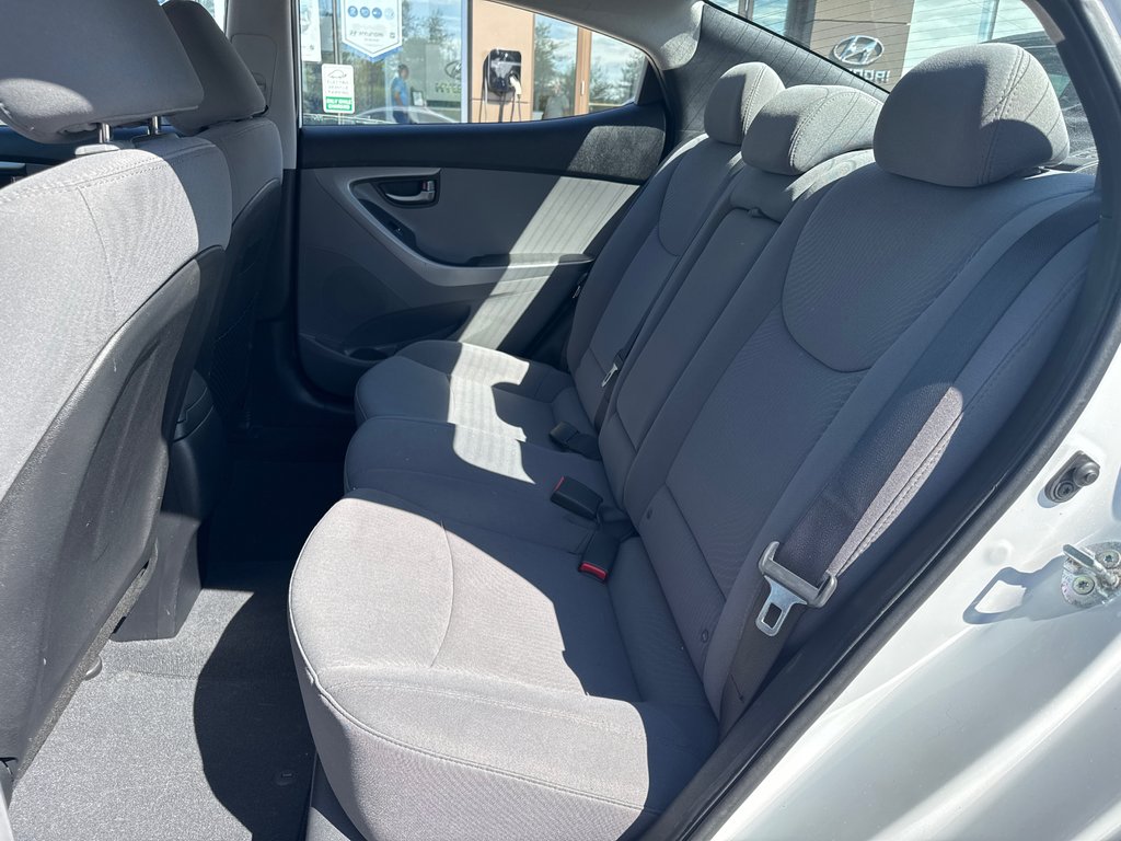 2014 Hyundai Elantra GL in Miramichi, New Brunswick - 8 - w1024h768px