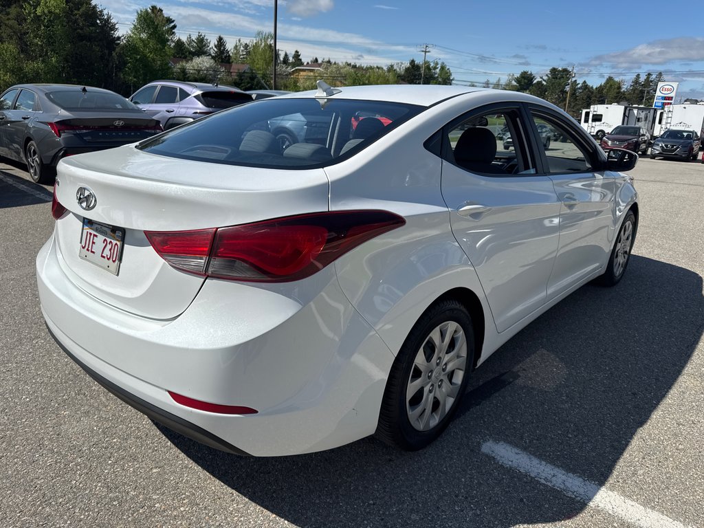 2014 Hyundai Elantra GL in Miramichi, New Brunswick - 10 - w1024h768px