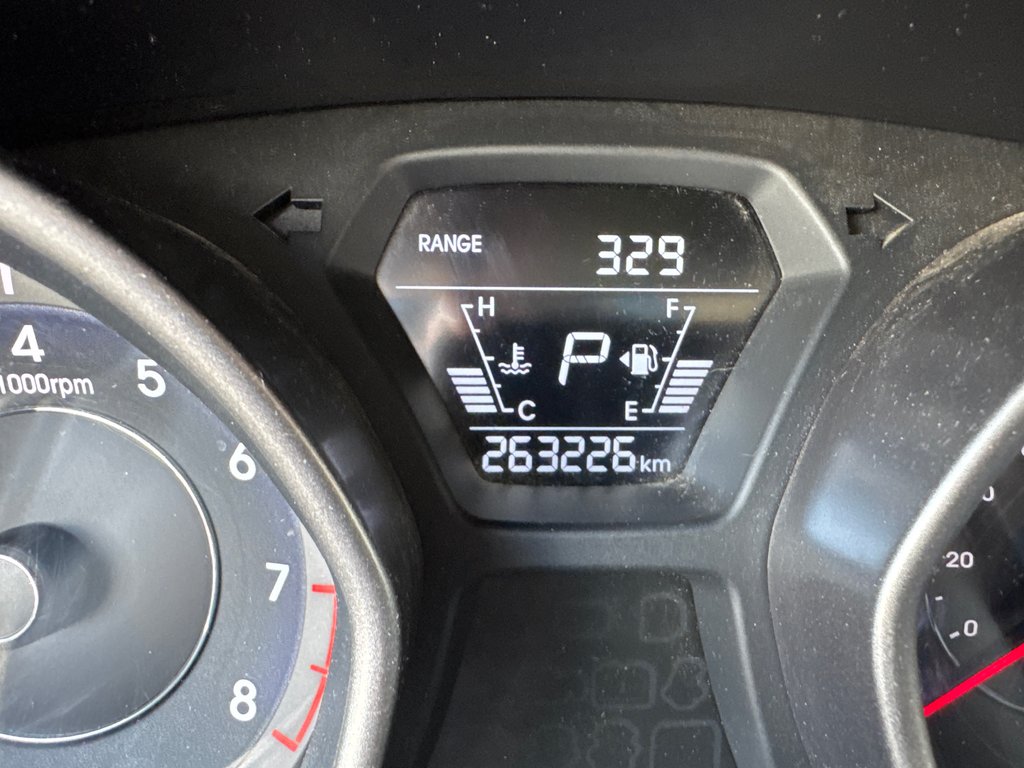 2014 Hyundai Elantra GL in Miramichi, New Brunswick - 3 - w1024h768px