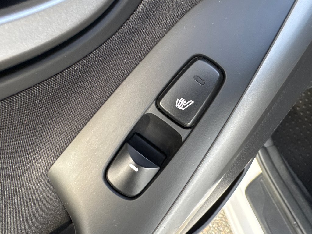 2016 Hyundai Elantra GLS in Miramichi, New Brunswick - 11 - w1024h768px