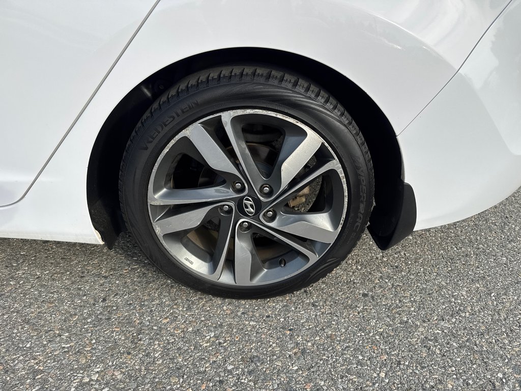 2016 Hyundai Elantra GLS in Miramichi, New Brunswick - 14 - w1024h768px