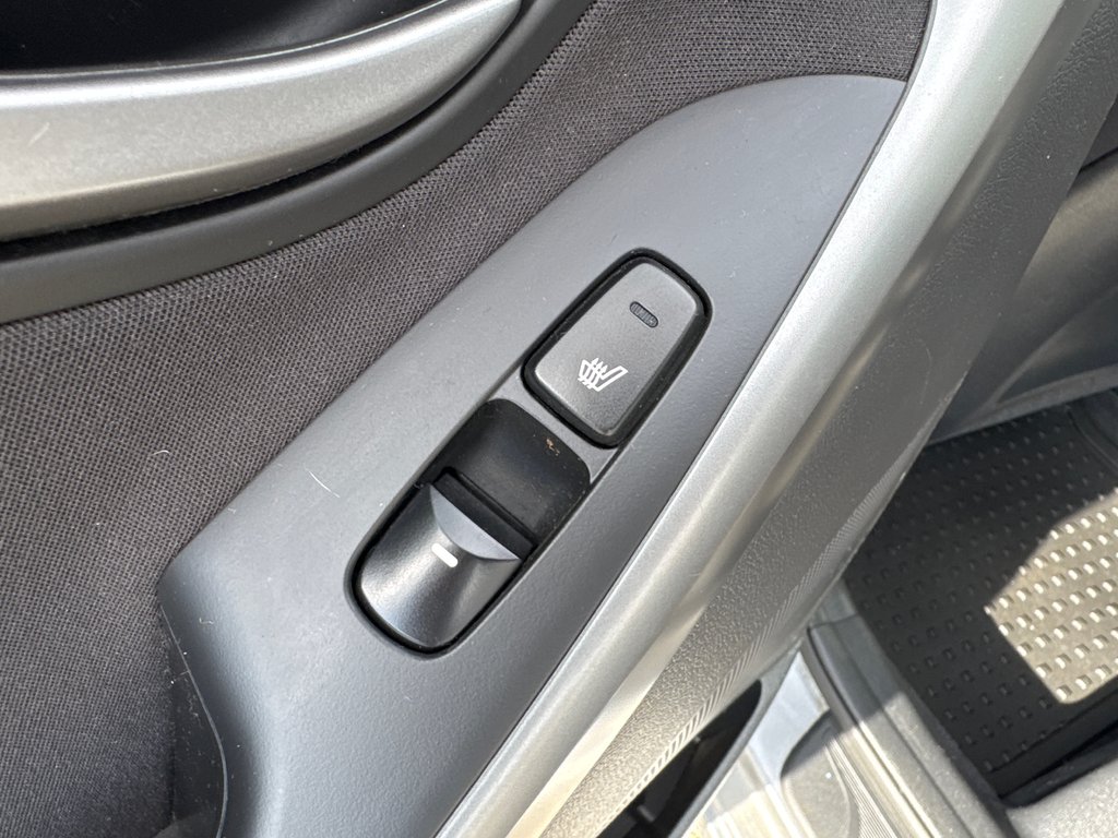 2016 Hyundai Elantra GLS in Miramichi, New Brunswick - 11 - w1024h768px
