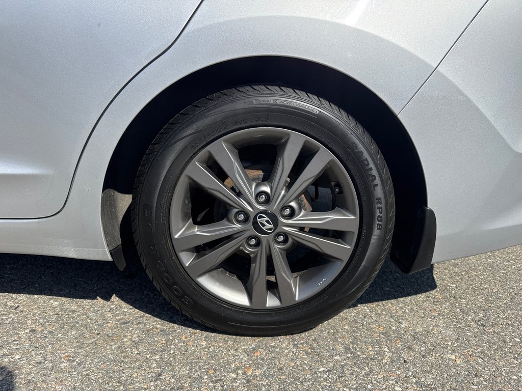 2017 Hyundai Elantra GL in Miramichi, New Brunswick - 13 - w1024h768px