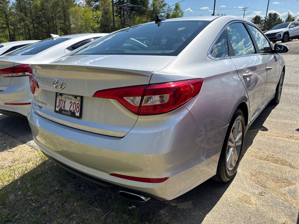 Hyundai Sonata 2.4L GL 2015 à Miramichi, Nouveau-Brunswick - 11 - w1024h768px