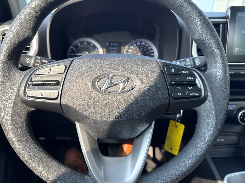2022 Hyundai Venue Essential in Miramichi, New Brunswick - 4 - w1024h768px