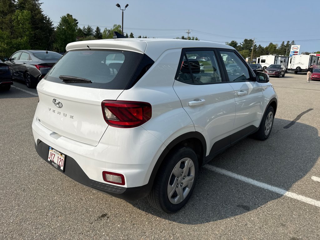 2022 Hyundai Venue Essential in Miramichi, New Brunswick - 12 - w1024h768px