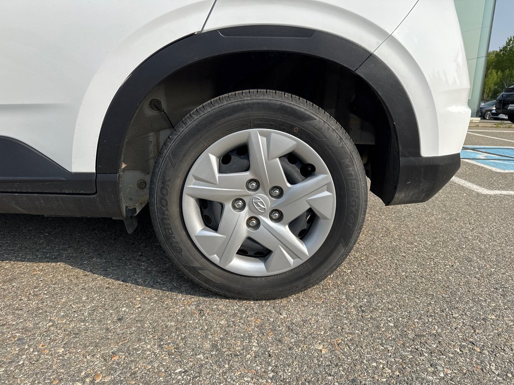2022 Hyundai Venue Essential in Miramichi, New Brunswick - 13 - w1024h768px