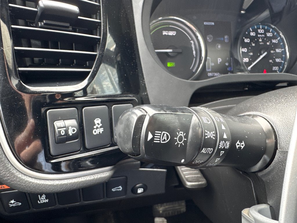 2019 Mitsubishi OUTLANDER PHEV in Miramichi, New Brunswick - 13 - w1024h768px