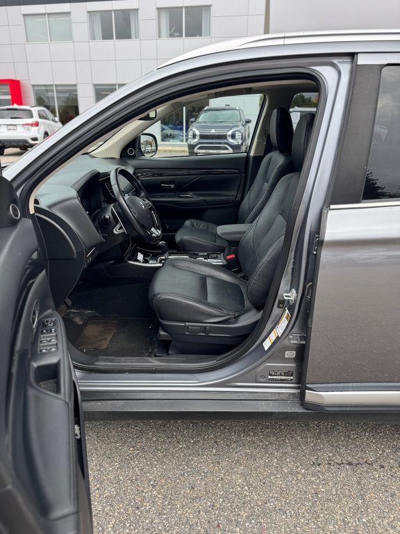 2017 Mitsubishi Outlander GT in Miramichi, New Brunswick - 4 - w1024h768px