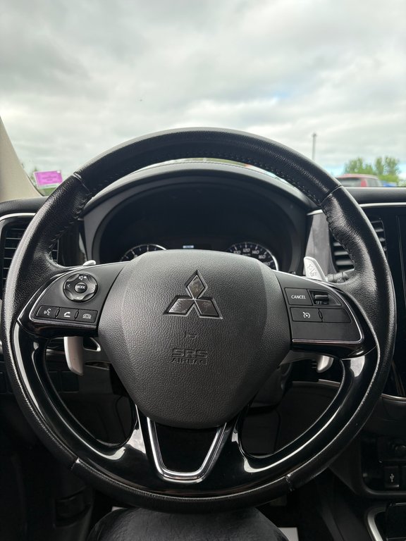 2020 Mitsubishi Outlander SEL in Miramichi, New Brunswick - 4 - w1024h768px