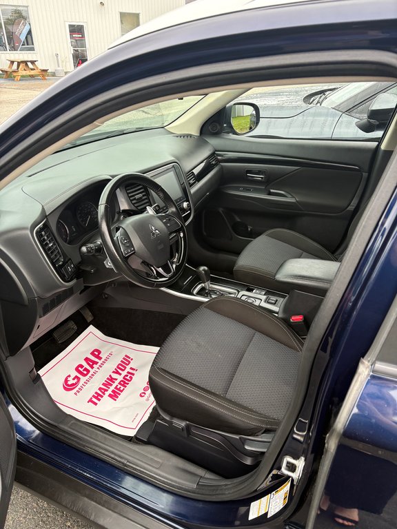 2020 Mitsubishi Outlander SEL in Miramichi, New Brunswick - 3 - w1024h768px