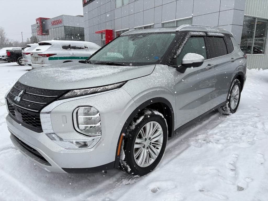 2024 Mitsubishi Outlander LE in Miramichi, New Brunswick - 2 - w1024h768px