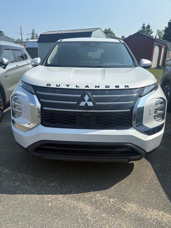 2025 Mitsubishi Outlander ES in Miramichi, New Brunswick - 1 - w1024h768px