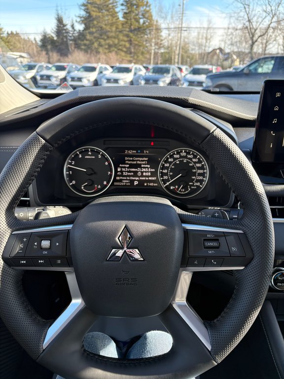 2026 Mitsubishi Outlander SE in Miramichi, New Brunswick - 3 - w1024h768px