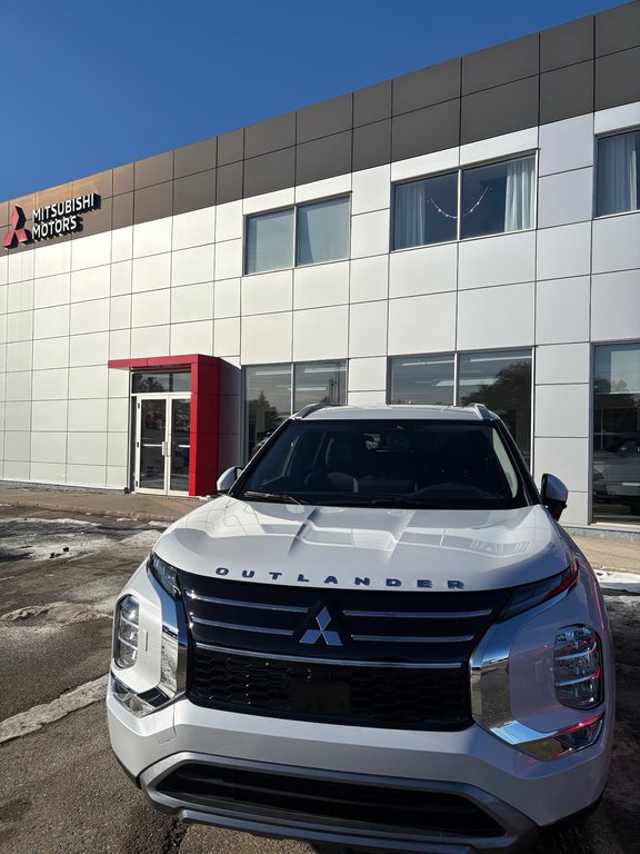2026 Mitsubishi Outlander SE in Miramichi, New Brunswick - 2 - w1024h768px