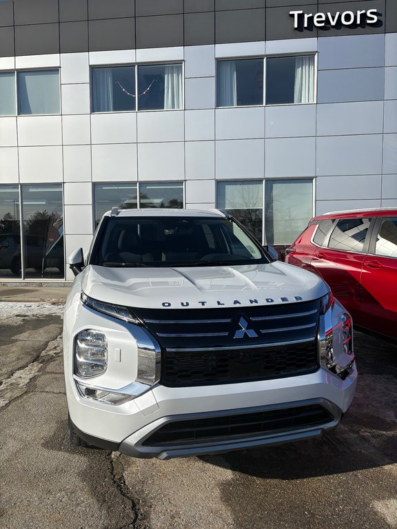 2026 Mitsubishi Outlander SE in Miramichi, New Brunswick - 1 - w1024h768px