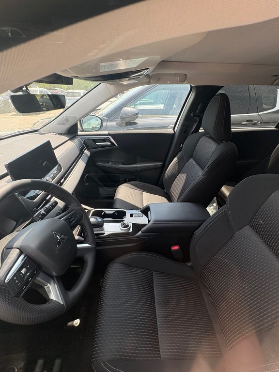 2026 Mitsubishi Outlander SE in Miramichi, New Brunswick - 2 - w1024h768px