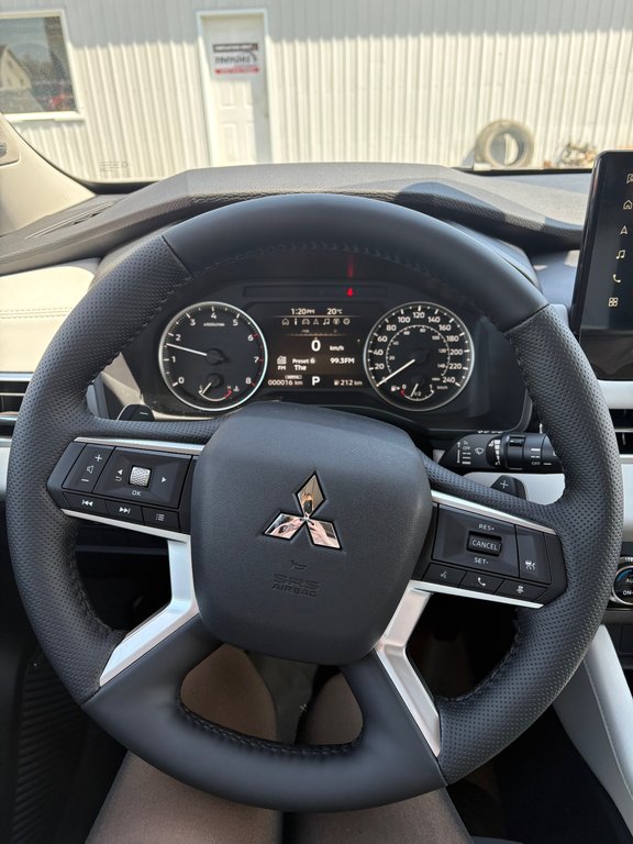 2026 Mitsubishi Outlander LE in Miramichi, New Brunswick - 4 - w1024h768px