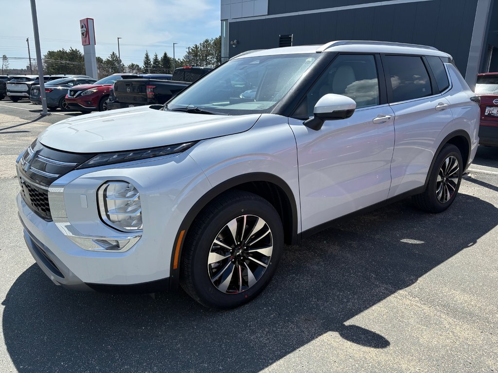 2026 Mitsubishi Outlander LE in Miramichi, New Brunswick - 2 - w1024h768px