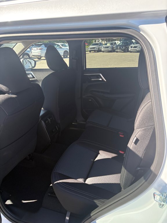 Mitsubishi Outlander SE 2026 à Miramichi, Nouveau-Brunswick - 3 - w1024h768px