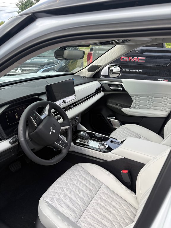 2026 Mitsubishi Outlander GT in Miramichi, New Brunswick - 3 - w1024h768px