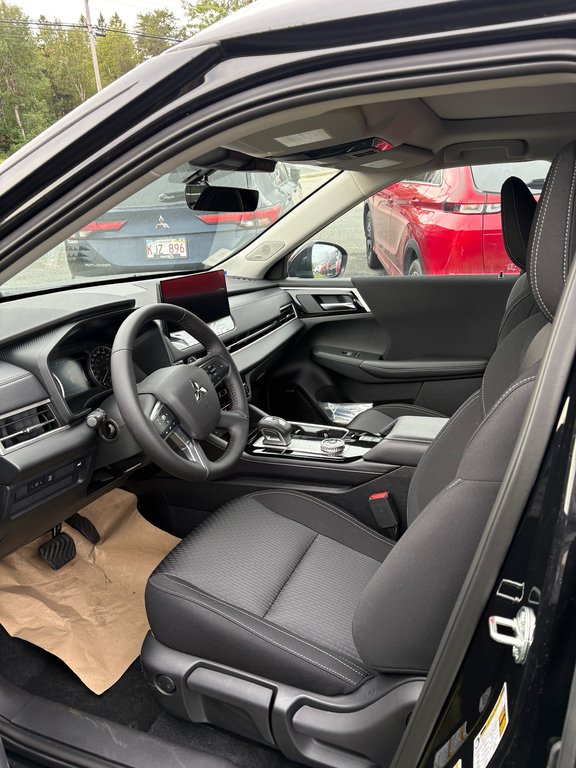 2026 Mitsubishi Outlander SE in Miramichi, New Brunswick - 2 - w1024h768px