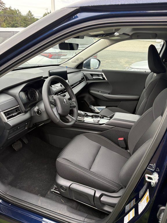 2026 Mitsubishi Outlander SE in Miramichi, New Brunswick - 2 - w1024h768px