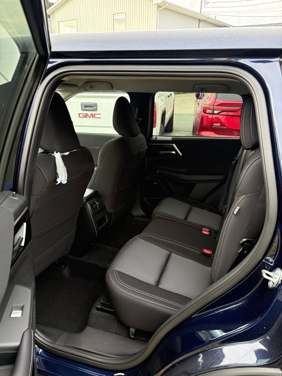 2026 Mitsubishi Outlander ES in Miramichi, New Brunswick - 3 - w1024h768px