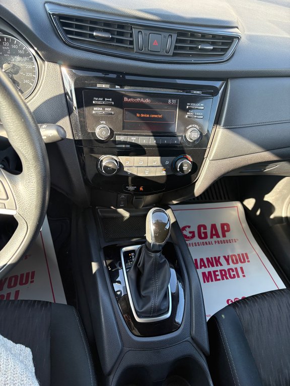 2017 Nissan Rogue S in Miramichi, New Brunswick - 8 - w1024h768px