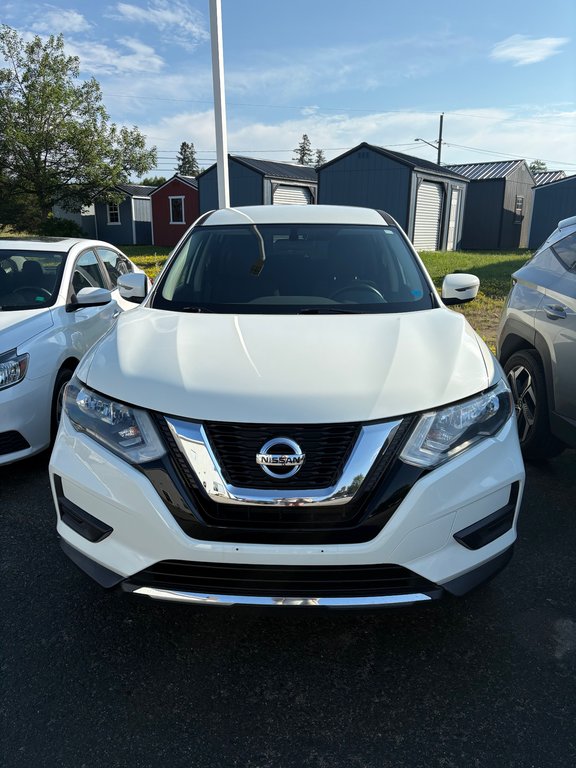 2017 Nissan Rogue S in Miramichi, New Brunswick - 1 - w1024h768px