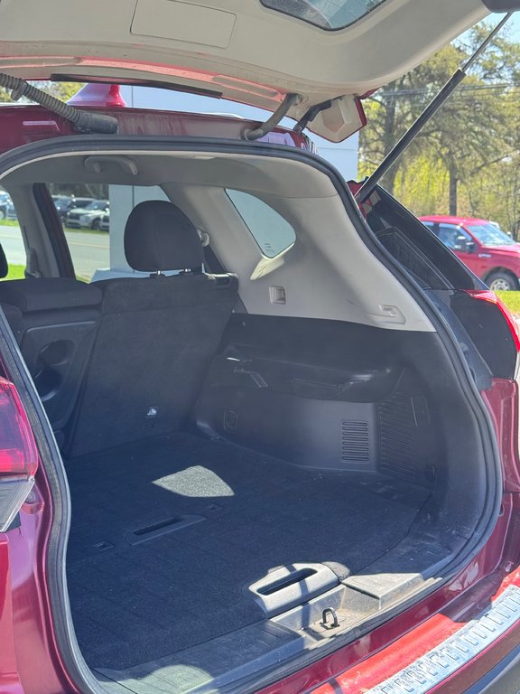 2018 Nissan Rogue SV in Miramichi, New Brunswick - 8 - w1024h768px