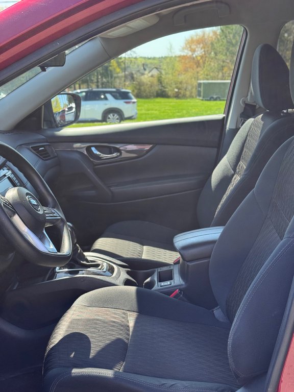 2018 Nissan Rogue SV in Miramichi, New Brunswick - 10 - w1024h768px