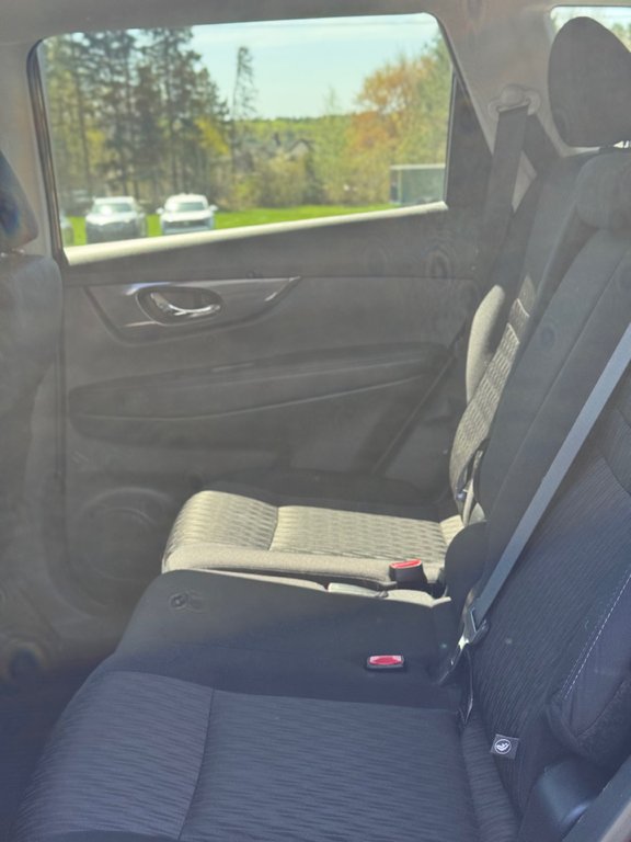 2018 Nissan Rogue SV in Miramichi, New Brunswick - 9 - w1024h768px