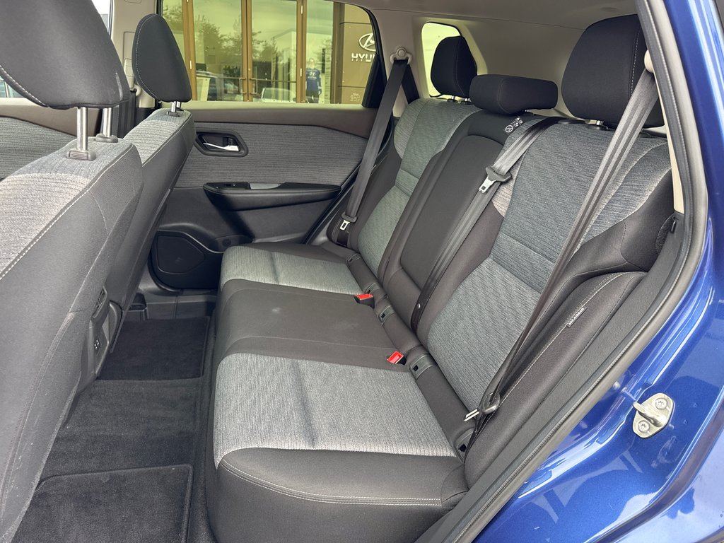 2023 Nissan Rogue SV in Miramichi, New Brunswick - 11 - w1024h768px