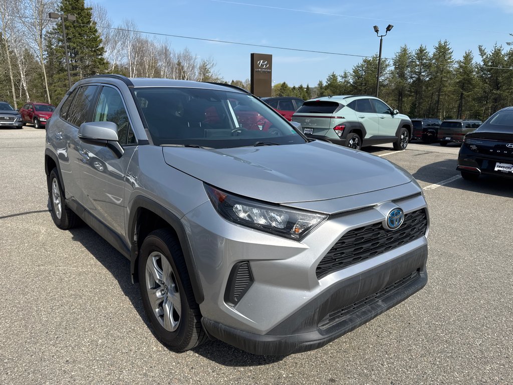 Toyota RAV4 Hybrid LE 2020 à Miramichi, Nouveau-Brunswick - 13 - w1024h768px
