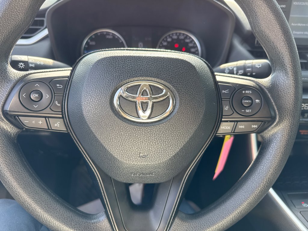 Toyota RAV4 Hybrid LE 2020 à Miramichi, Nouveau-Brunswick - 4 - w1024h768px