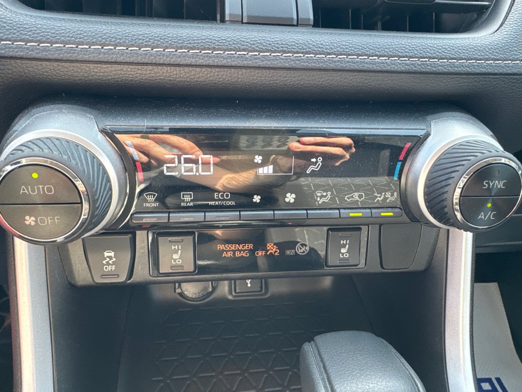 Toyota RAV4 Hybrid LE 2020 à Miramichi, Nouveau-Brunswick - 7 - w1024h768px