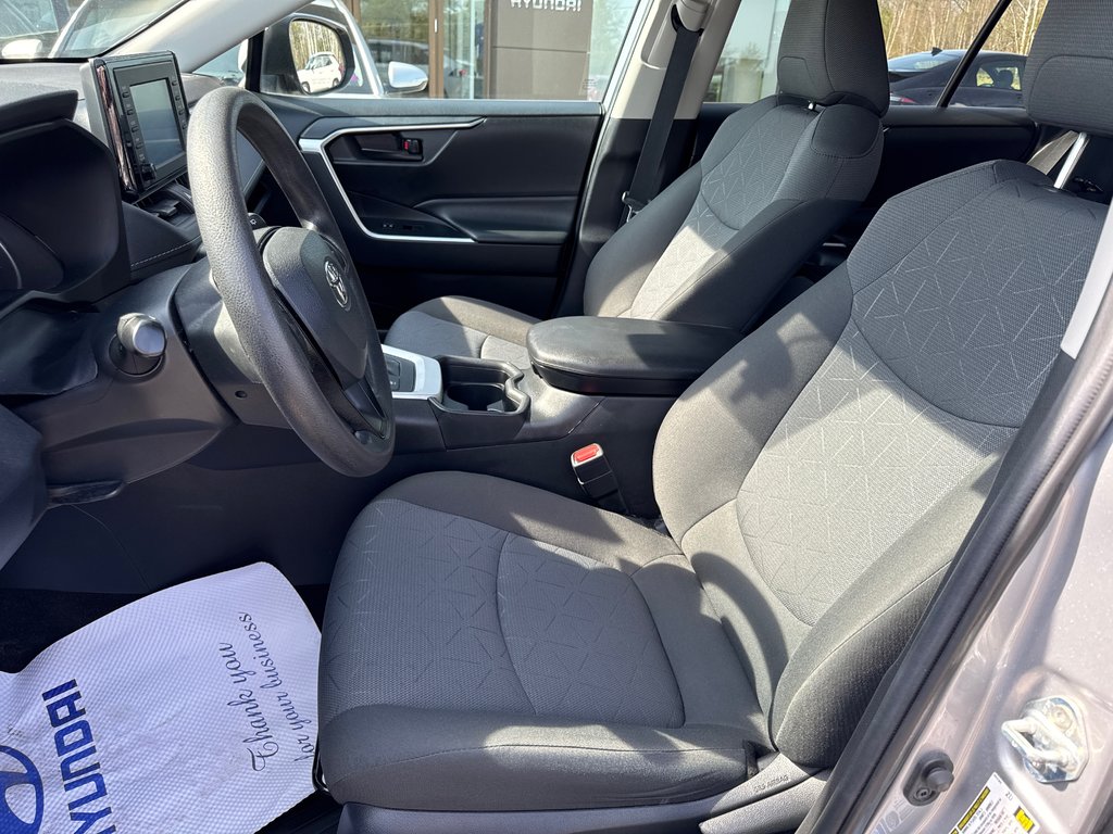 Toyota RAV4 Hybrid LE 2020 à Miramichi, Nouveau-Brunswick - 10 - w1024h768px