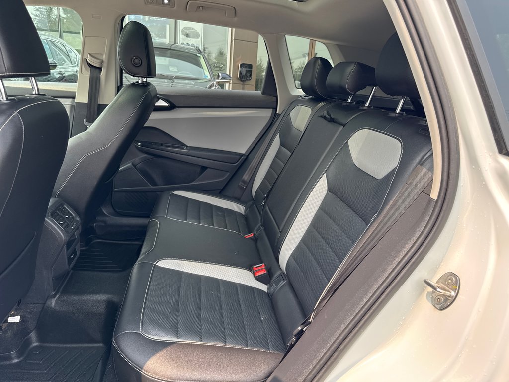 2022 Volkswagen Taos Highline in Miramichi, New Brunswick - 10 - w1024h768px