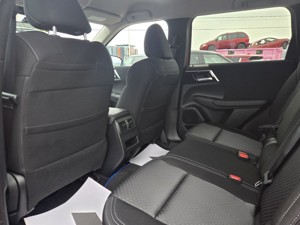 2025 Mitsubishi Outlander Plug-In Hybrid ES in Riviere-du-Loup, Quebec - 6 - w1024h768px