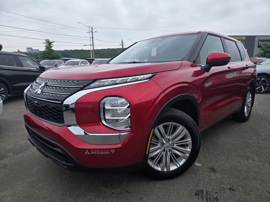 2025 Mitsubishi Outlander Plug-In Hybrid ES in Riviere-du-Loup, Quebec - 1 - w1024h768px